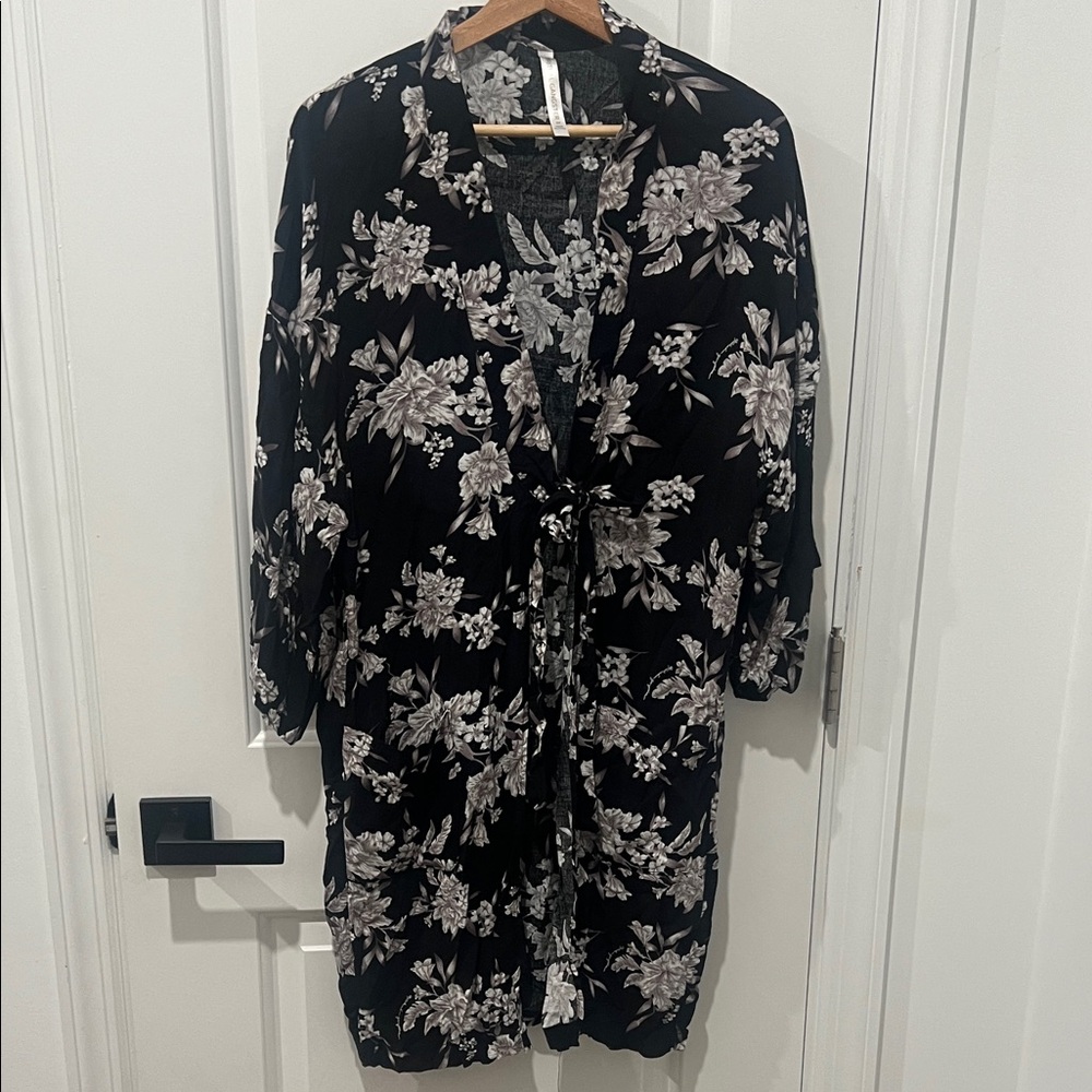 Spiritual Gangster Black Floral Open Front‎ Kimono One Size